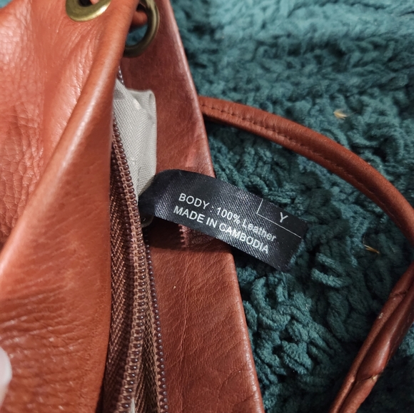 Margot Leather Crossbody Bag - Picture 8 of 10